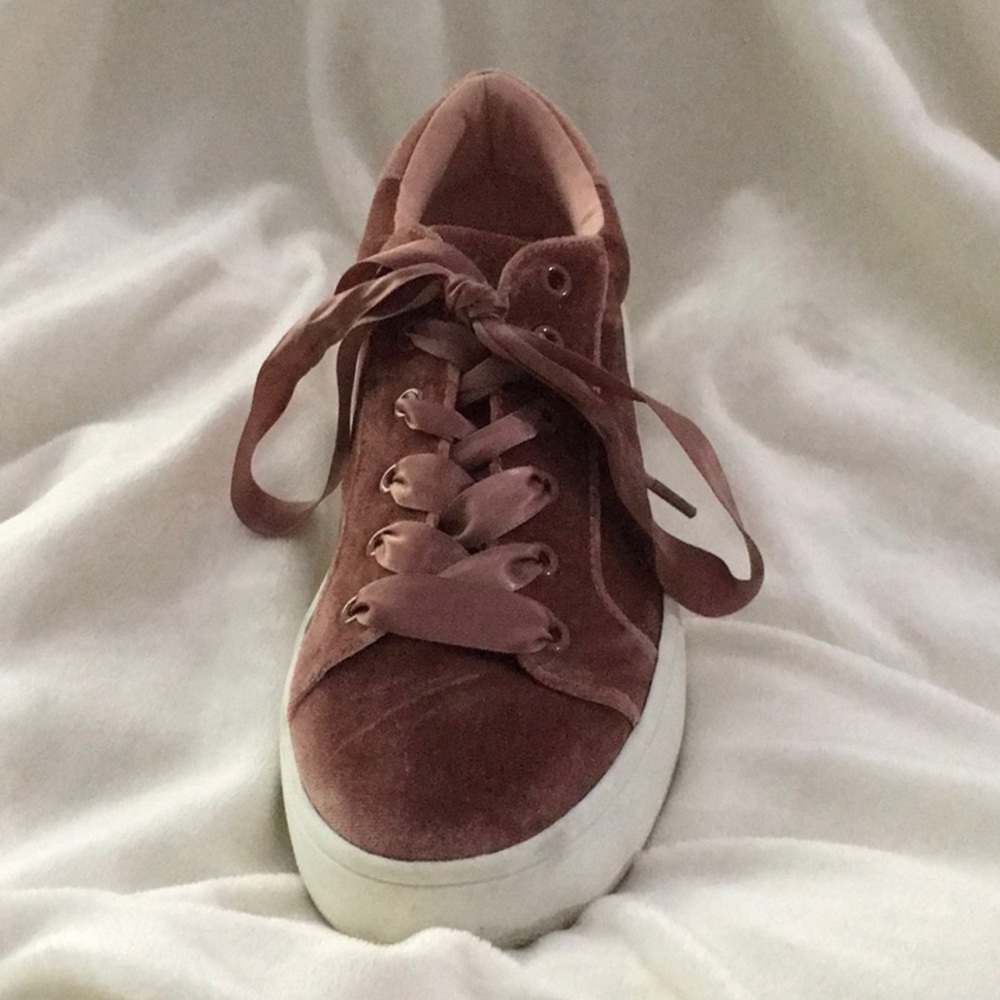 Pick sneakers